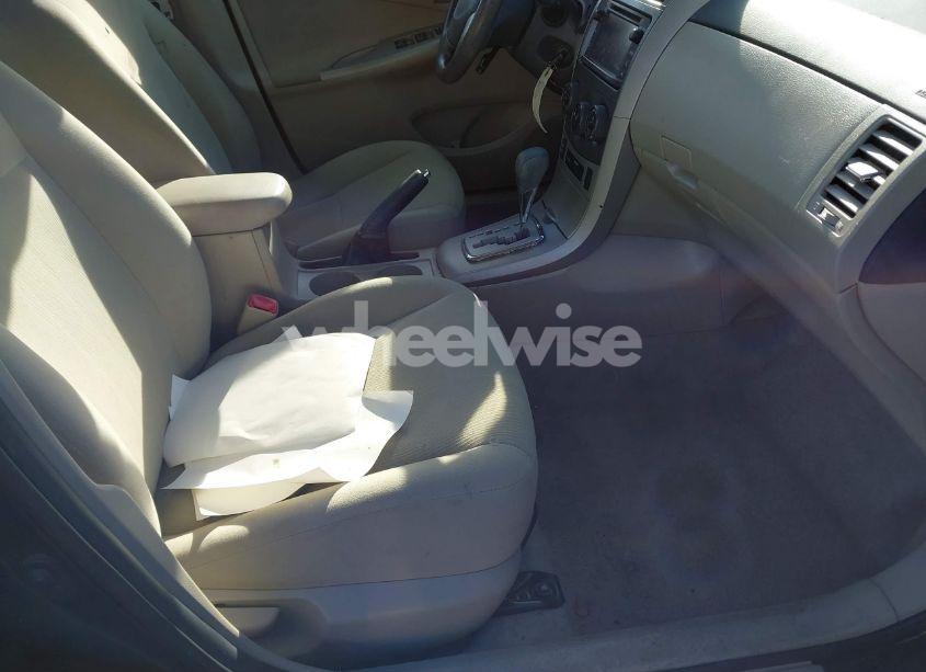 Photo 5 of 2013 Toyota Corolla LE (VIN 2T1BU4EEXDC064406)