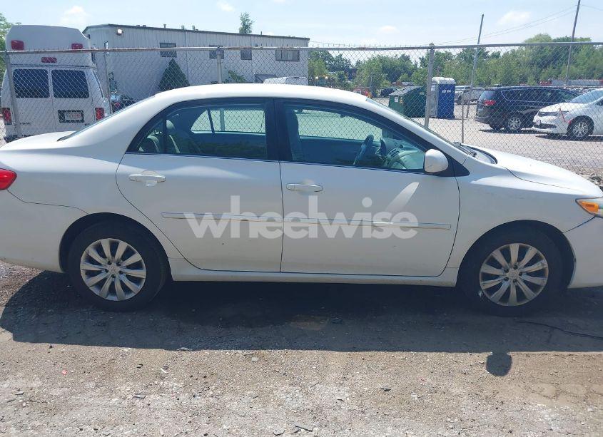 Photo 13 of 2013 Toyota Corolla LE (VIN 2T1BU4EEXDC084624)