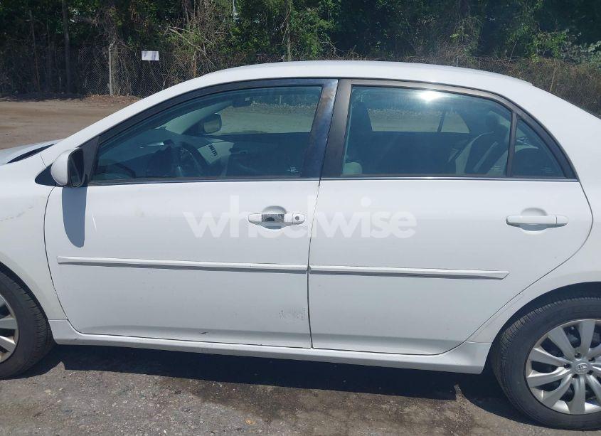 Photo 14 of 2013 Toyota Corolla LE (VIN 2T1BU4EEXDC084624)