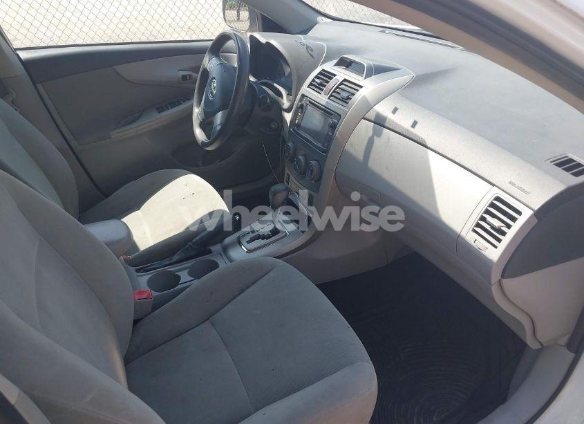 Photo 5 of 2013 Toyota Corolla LE (VIN 2T1BU4EEXDC084624)