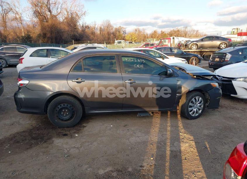 Photo 14 of 2013 Toyota Corolla LE (VIN 2T1BU4EEXDC095557)