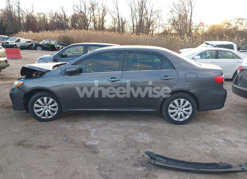 Photo 15 of 2013 Toyota Corolla LE (VIN 2T1BU4EEXDC095557)