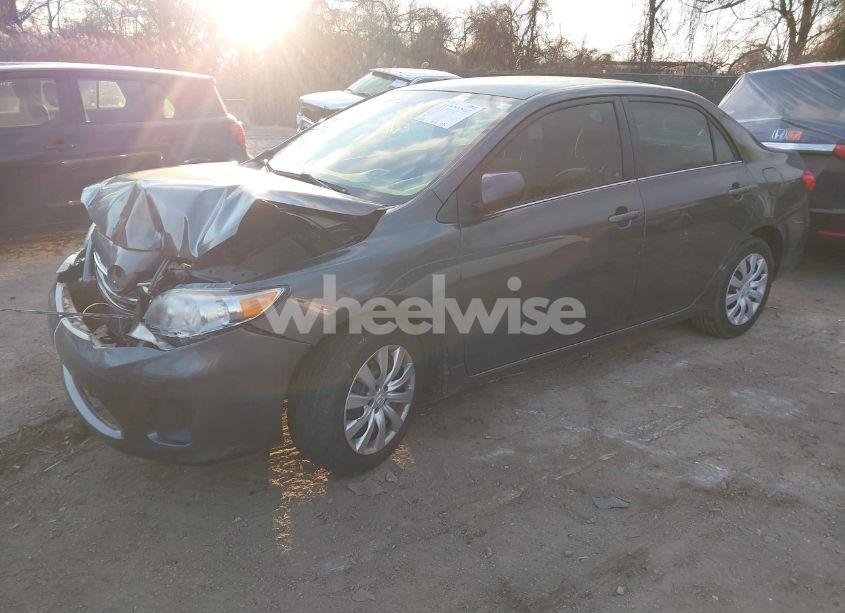 Photo 2 of 2013 Toyota Corolla LE (VIN 2T1BU4EEXDC095557)