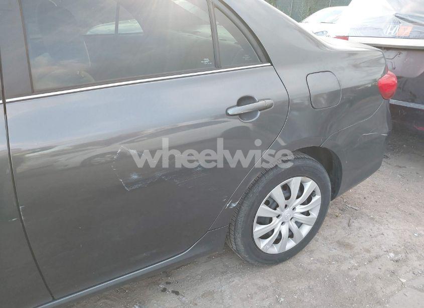 Photo 21 of 2013 Toyota Corolla LE (VIN 2T1BU4EEXDC095557)