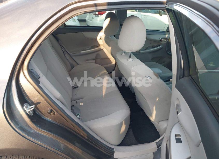 Photo 8 of 2013 Toyota Corolla LE (VIN 2T1BU4EEXDC095557)