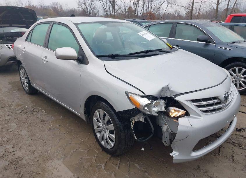 2013 Toyota Corolla LE (VIN 2T1BU4EEXDC112535) main photo