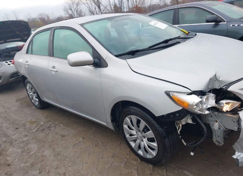 Photo 13 of 2013 Toyota Corolla LE (VIN 2T1BU4EEXDC112535)
