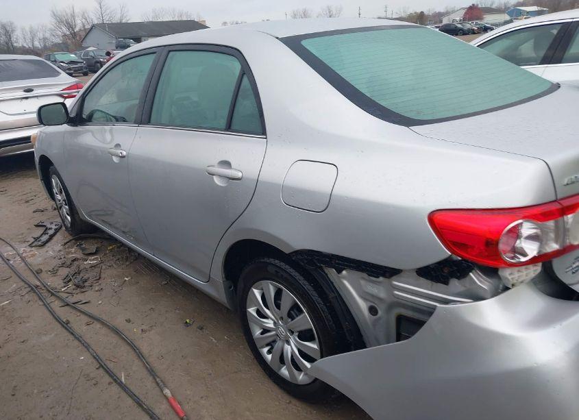 Photo 14 of 2013 Toyota Corolla LE (VIN 2T1BU4EEXDC112535)