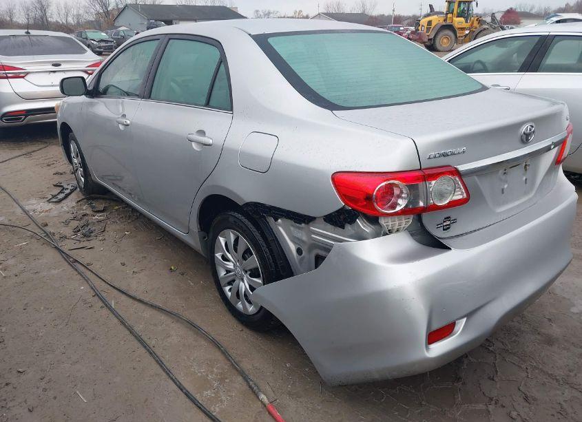 Photo 3 of 2013 Toyota Corolla LE (VIN 2T1BU4EEXDC112535)