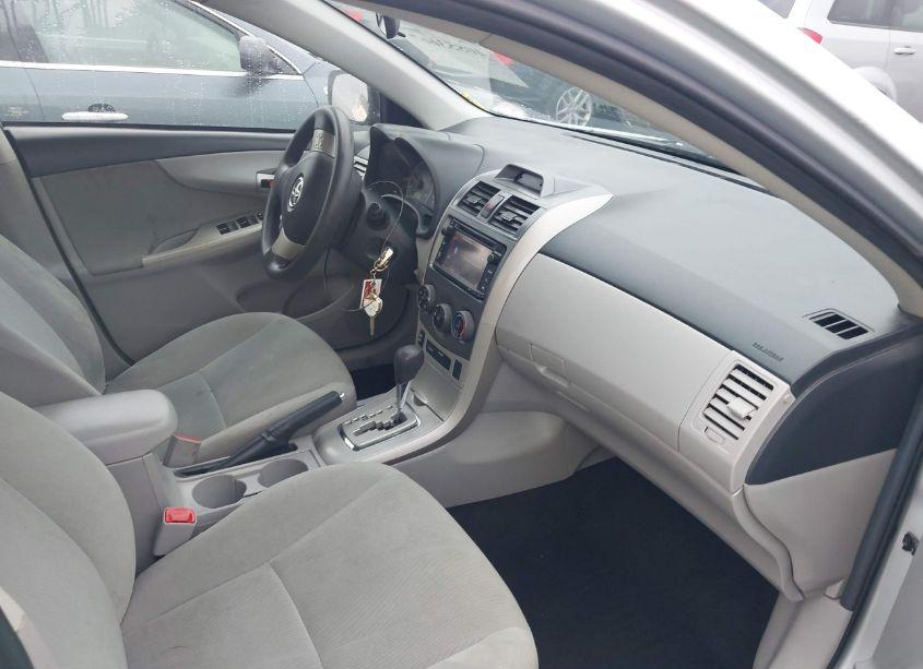 Photo 5 of 2013 Toyota Corolla LE (VIN 2T1BU4EEXDC112535)