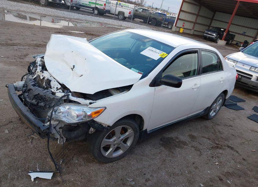 Photo 2 of 2013 Toyota Corolla S (VIN 2T1BU4EEXDC119369)