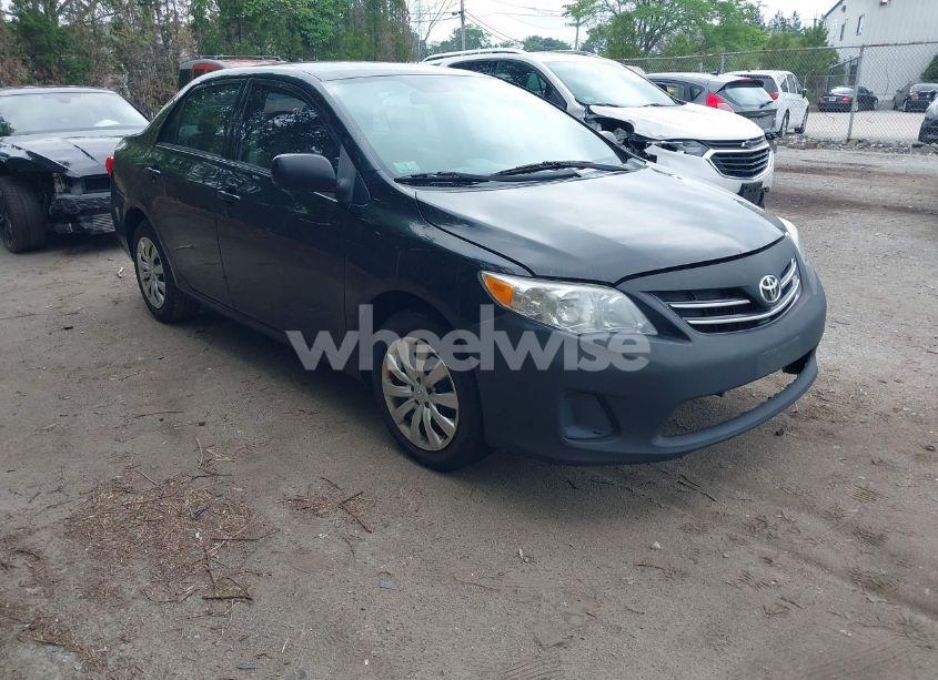 2013 Toyota Corolla LE (VIN 2T1BU4EEXDC121252) main photo