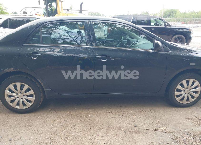 Photo 13 of 2013 Toyota Corolla LE (VIN 2T1BU4EEXDC121252)