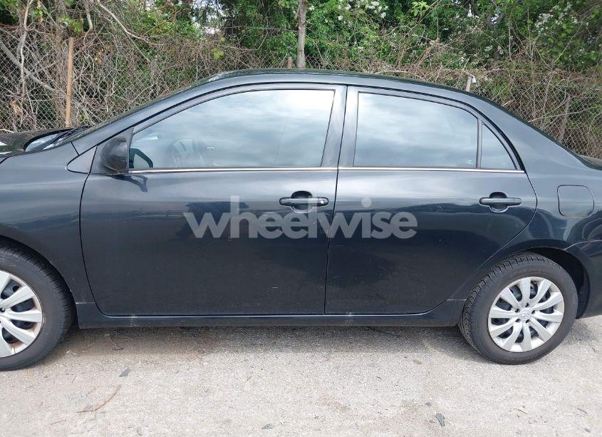 Photo 14 of 2013 Toyota Corolla LE (VIN 2T1BU4EEXDC121252)