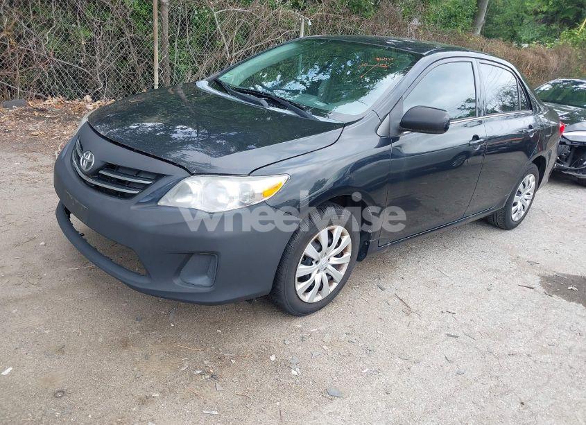 Photo 2 of 2013 Toyota Corolla LE (VIN 2T1BU4EEXDC121252)