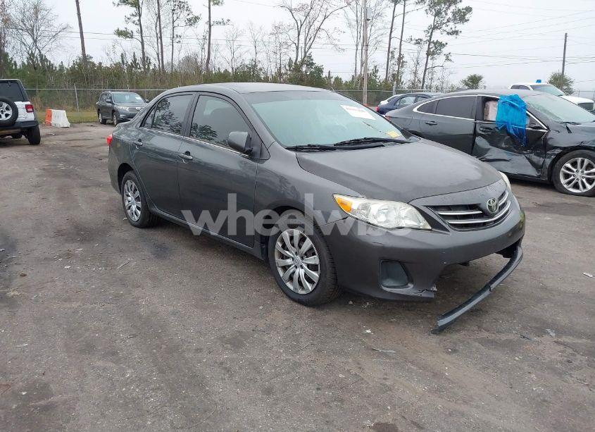 2013 Toyota Corolla LE (VIN 2T1BU4EEXDC925499) main photo