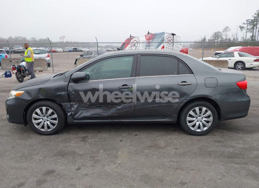 Photo 14 of 2013 Toyota Corolla LE (VIN 2T1BU4EEXDC925499)