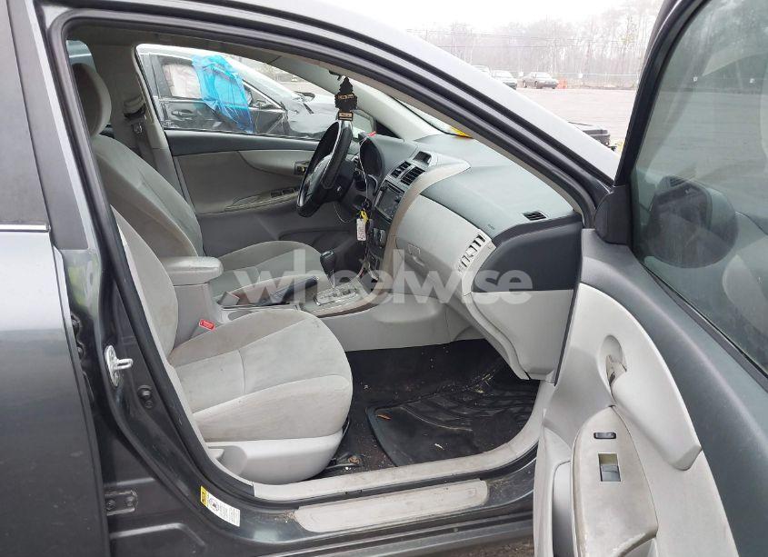 Photo 5 of 2013 Toyota Corolla LE (VIN 2T1BU4EEXDC925499)