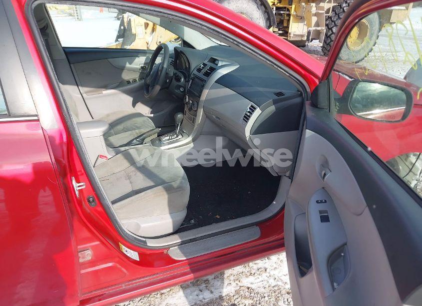 Photo 5 of 2013 Toyota Corolla LE (VIN 2T1BU4EEXDC927978)