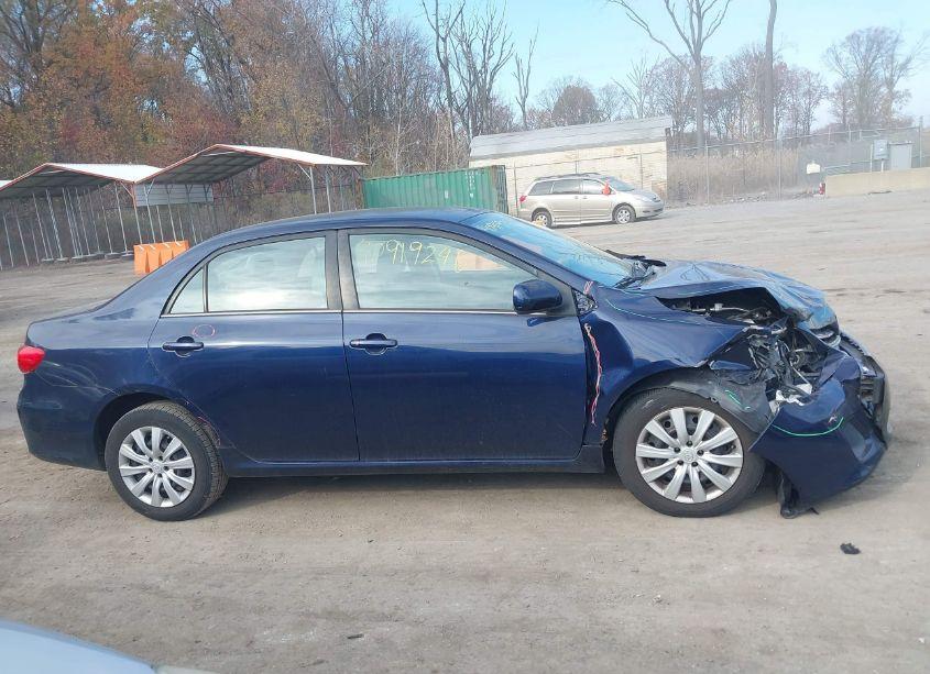 Photo 12 of 2013 Toyota Corolla LE (VIN 2T1BU4EEXDC941797)