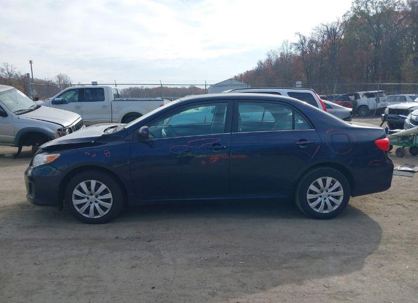 Photo 13 of 2013 Toyota Corolla LE (VIN 2T1BU4EEXDC941797)