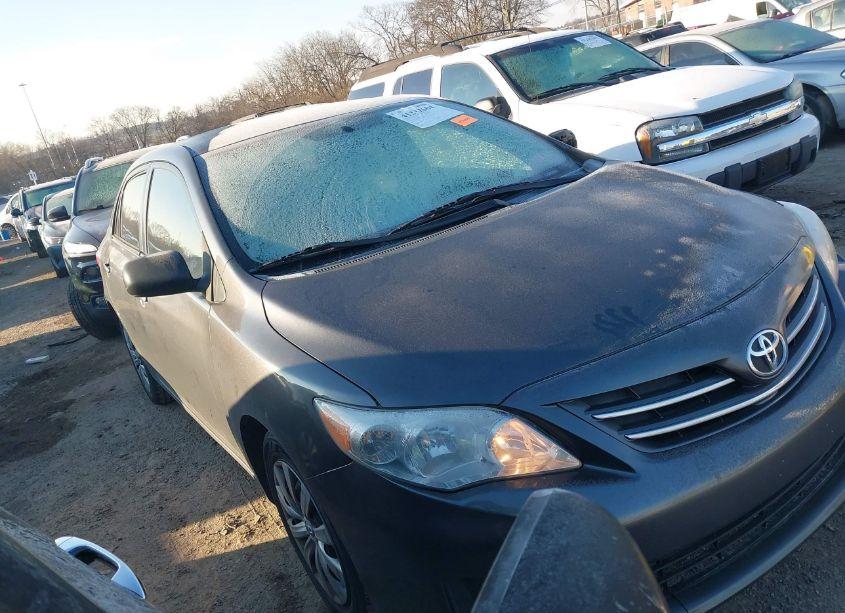 2013 Toyota Corolla LE (VIN 2T1BU4EEXDC946045) main photo