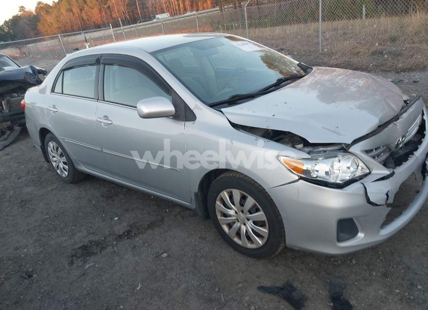 2013 Toyota Corolla LE (VIN 2T1BU4EEXDC946112) main photo
