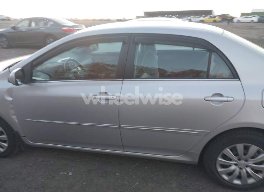 Photo 14 of 2013 Toyota Corolla LE (VIN 2T1BU4EEXDC946112)