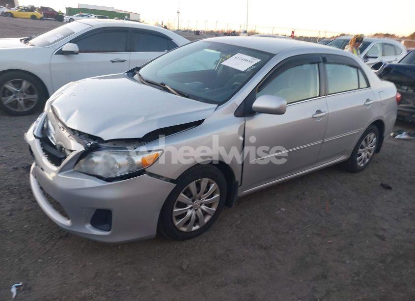 Photo 2 of 2013 Toyota Corolla LE (VIN 2T1BU4EEXDC946112)