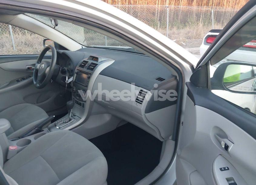 Photo 5 of 2013 Toyota Corolla LE (VIN 2T1BU4EEXDC946112)