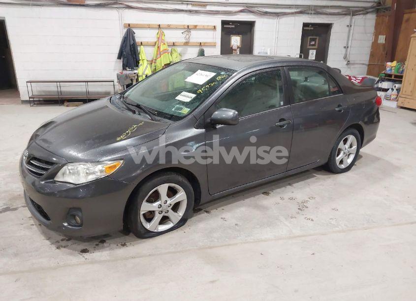Photo 2 of 2013 Toyota Corolla LE (VIN 2T1BU4EEXDC960429)