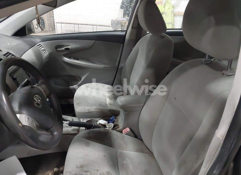 Photo 5 of 2013 Toyota Corolla LE (VIN 2T1BU4EEXDC960429)