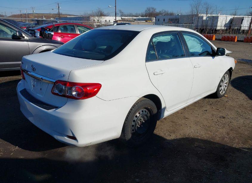 Photo 4 of 2013 Toyota Corolla LE (VIN 2T1BU4EEXDC969406)