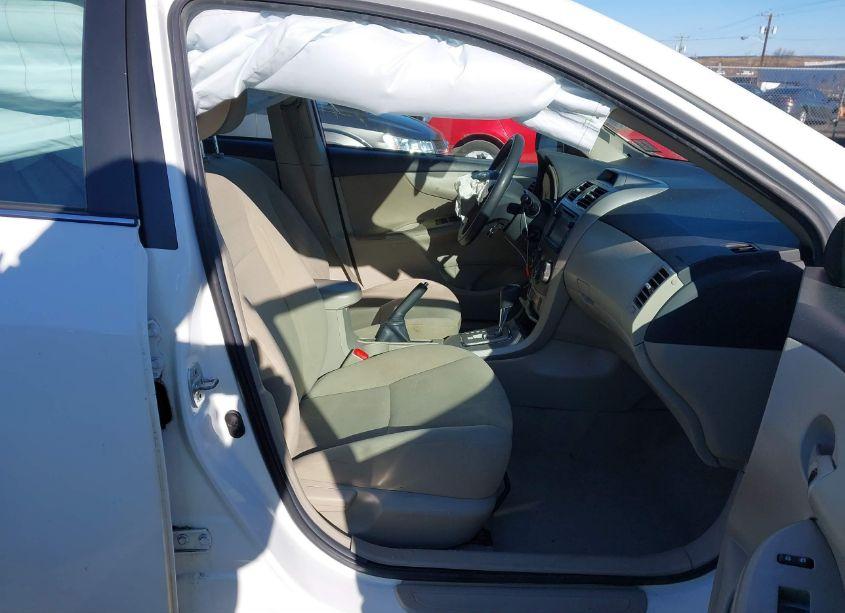 Photo 5 of 2013 Toyota Corolla LE (VIN 2T1BU4EEXDC969406)