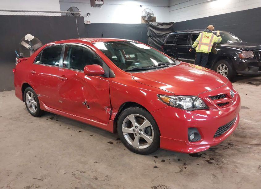 2013 Toyota Corolla S (VIN 2T1BU4EEXDC975416) main photo