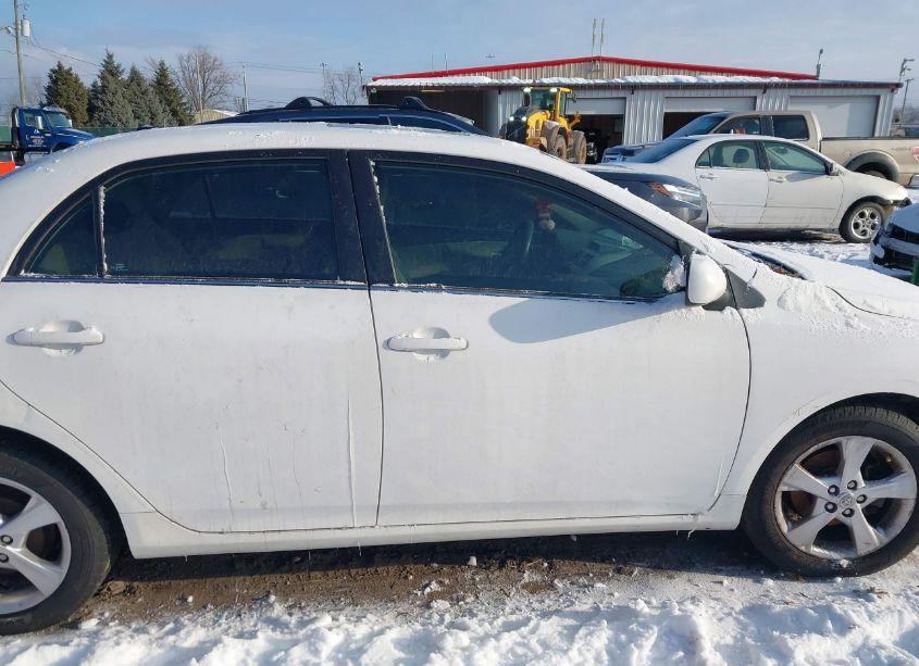 Photo 13 of 2013 Toyota Corolla LE (VIN 2T1BU4EEXDC987551)