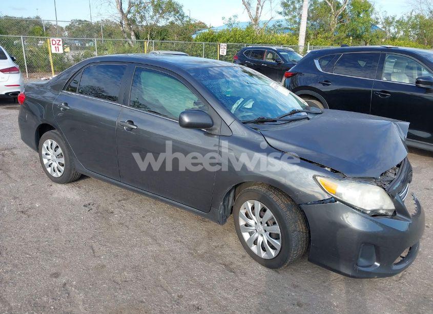 2013 Toyota Corolla LE (VIN 2T1BU4EEXDC997612) main photo
