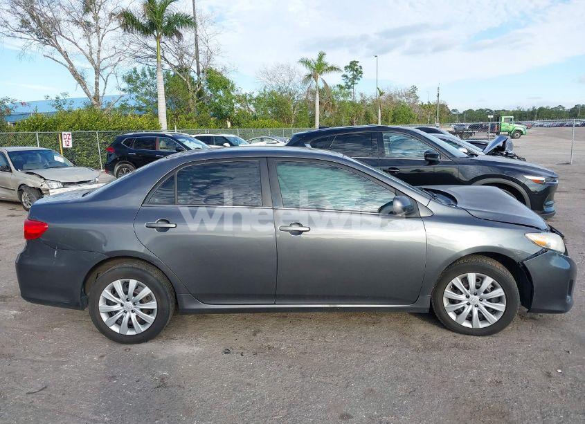 Photo 13 of 2013 Toyota Corolla LE (VIN 2T1BU4EEXDC997612)