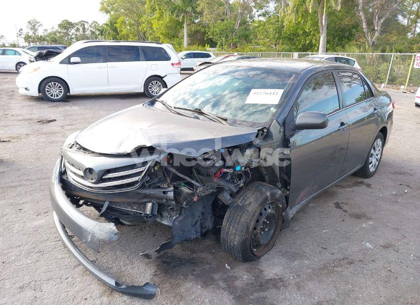 Photo 2 of 2013 Toyota Corolla LE (VIN 2T1BU4EEXDC997612)