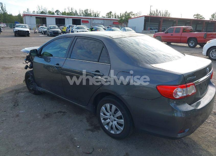 Photo 3 of 2013 Toyota Corolla LE (VIN 2T1BU4EEXDC997612)