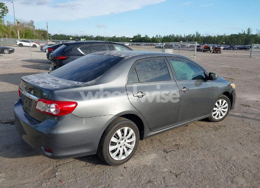 Photo 4 of 2013 Toyota Corolla LE (VIN 2T1BU4EEXDC997612)