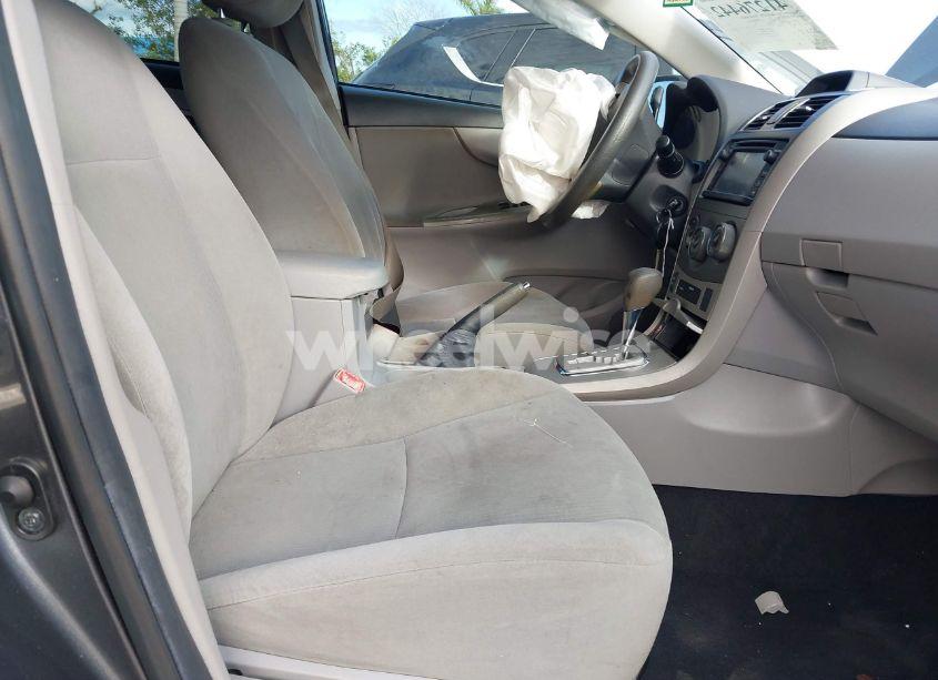 Photo 5 of 2013 Toyota Corolla LE (VIN 2T1BU4EEXDC997612)