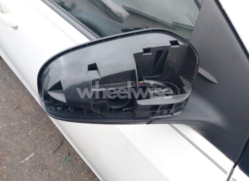 Photo 22 of 2015 Toyota Corolla L (VIN 2T1BURHE0FC374480)