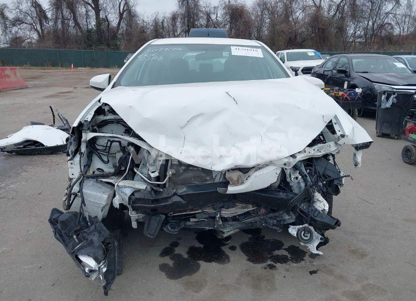 Photo 13 of 2015 Toyota Corolla L (VIN 2T1BURHE0FC411205)