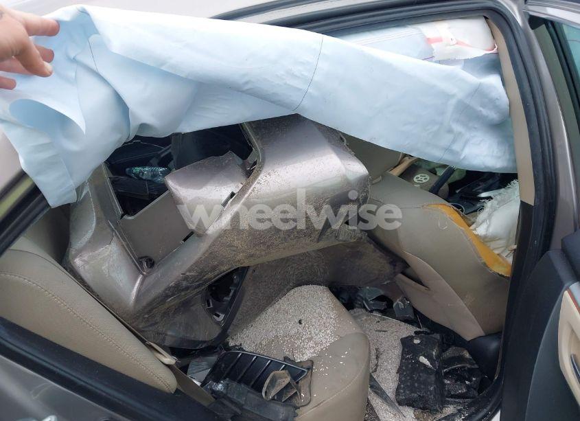 Photo 8 of 2015 Toyota Corolla LE (VIN 2T1BURHE0FC463630)