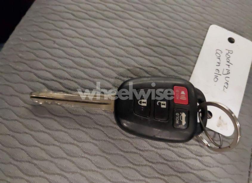 Photo 11 of 2016 Toyota Corolla LE (VIN 2T1BURHE0GC500452)