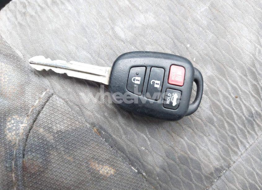 Photo 11 of 2016 Toyota Corolla LE (VIN 2T1BURHE0GC574857)