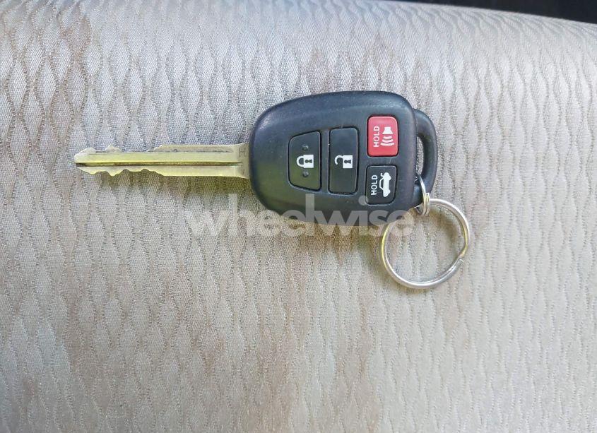 Photo 11 of 2016 Toyota Corolla LE (VIN 2T1BURHE0GC593828)