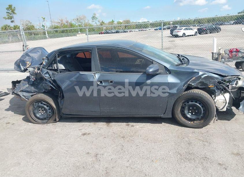 Photo 13 of 2016 Toyota Corolla LE (VIN 2T1BURHE0GC593828)