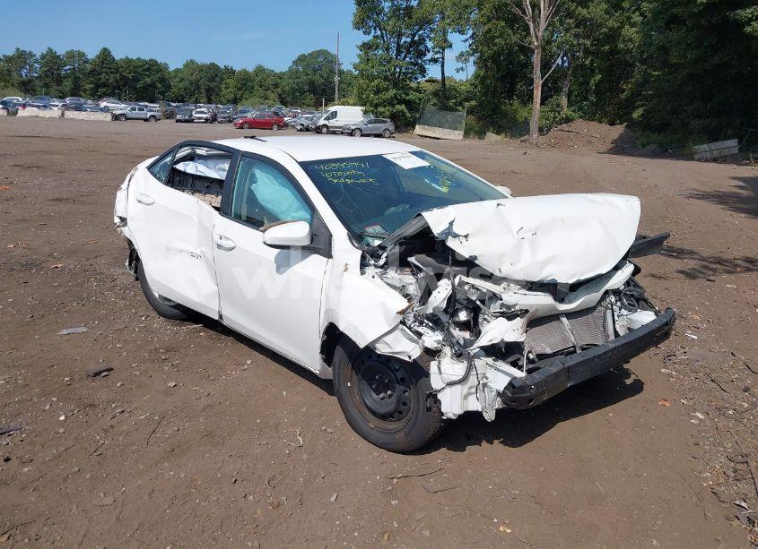 2016 Toyota Corolla LE (VIN 2T1BURHE0GC652375) main photo